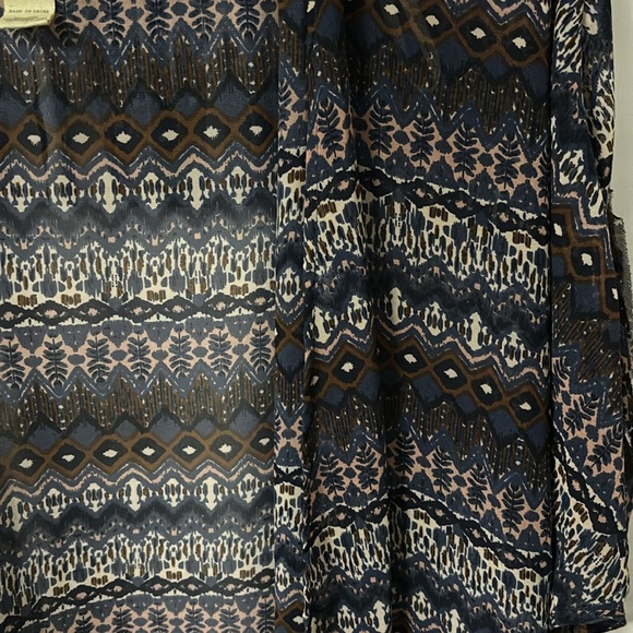 Gimmicks by BKE short sleeve cover up. Size small. Purchased at Buckle. - Picture 5 of 5